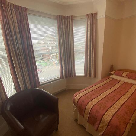 Landguard Lodge Guest House Shipley  Екстериор снимка