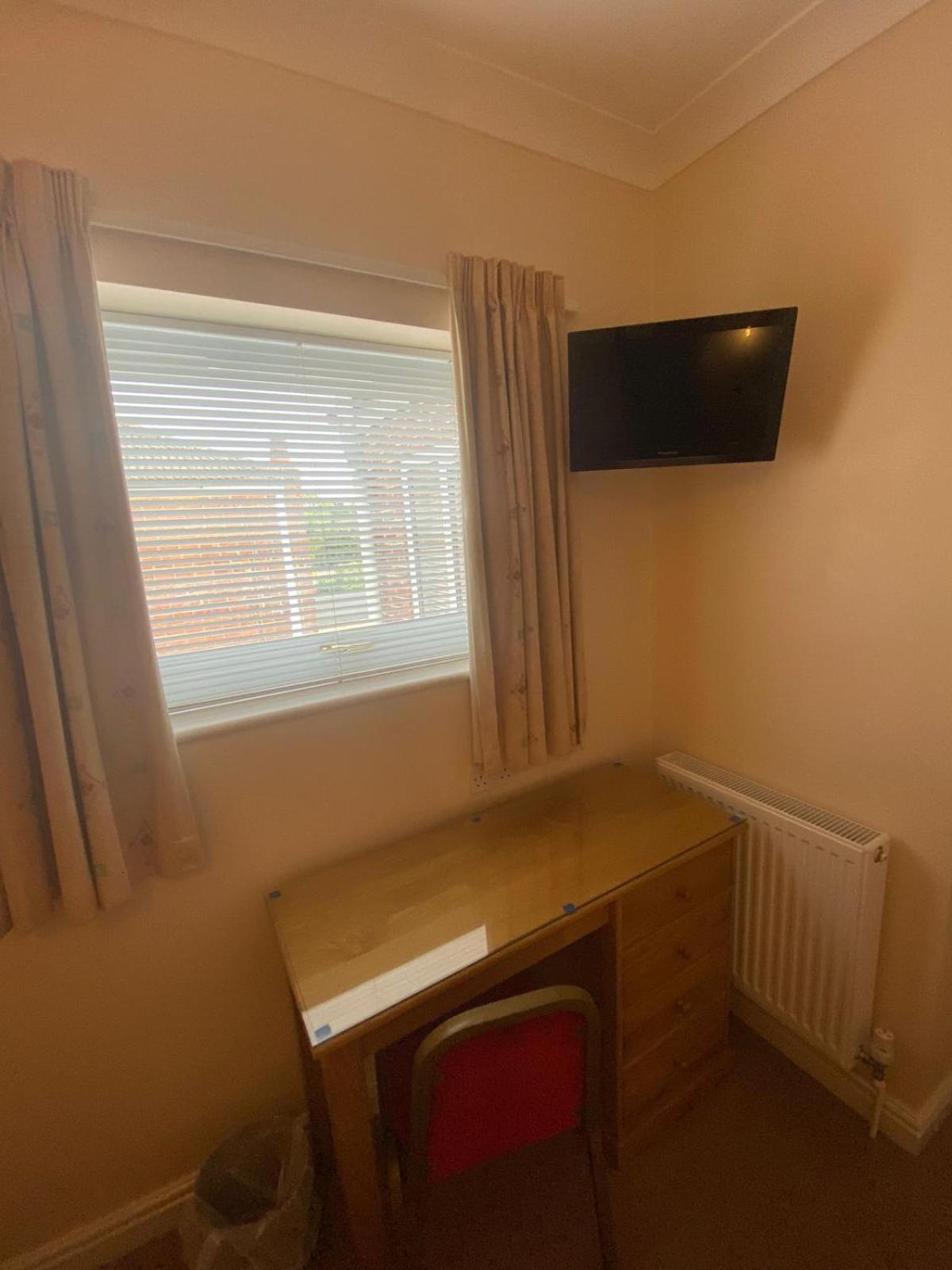 Landguard Lodge Guest House Shipley  Стая снимка