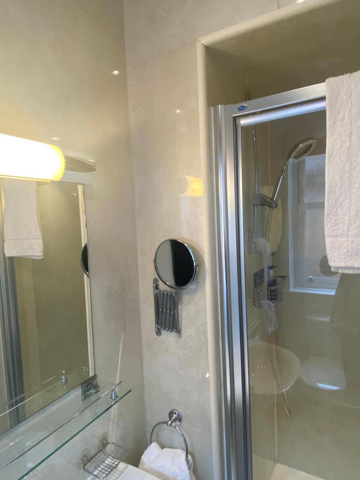 Landguard Lodge Guest House Shipley  Екстериор снимка