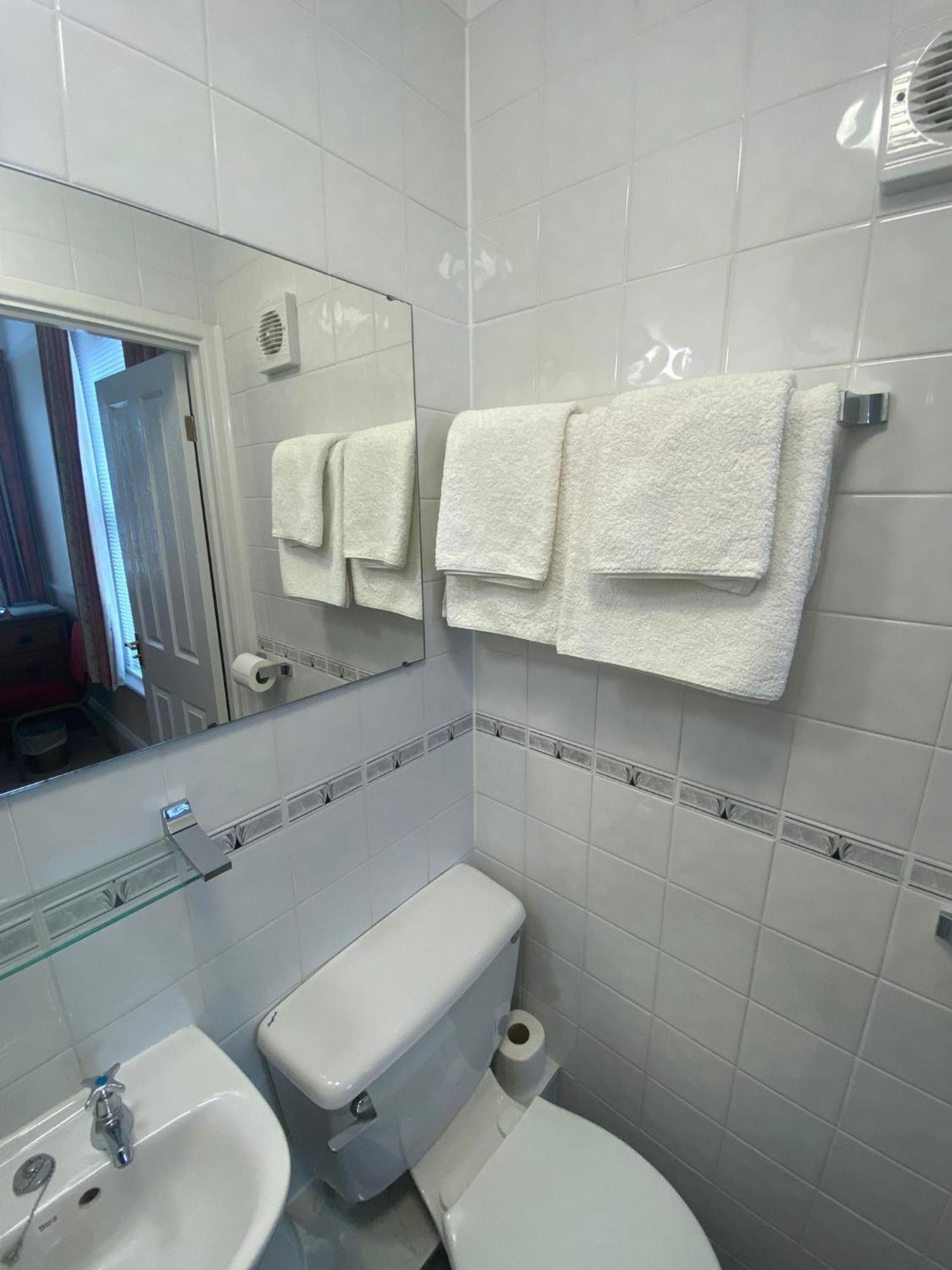 Landguard Lodge Guest House Shipley  Екстериор снимка